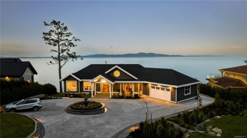 4585 Leyns Rd, Saanich, BC 