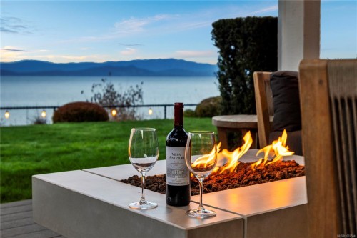 891 Bluffs Dr, Qualicum Beach, BC 
