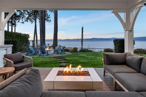 891 Bluffs Dr, Qualicum Beach, BC 
