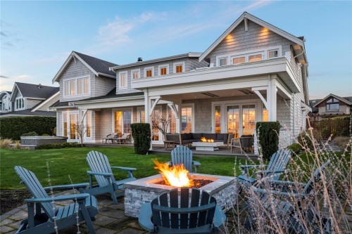 891 Bluffs Dr, Qualicum Beach, BC 