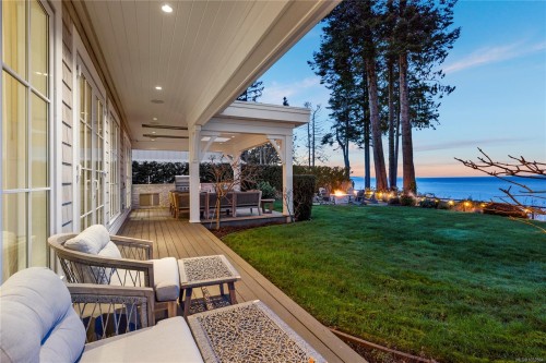 891 Bluffs Dr, Qualicum Beach, BC 