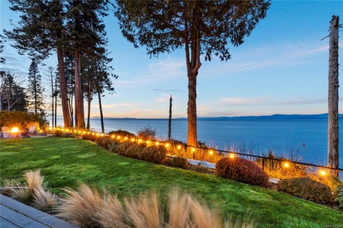 891 Bluffs Dr, Qualicum Beach, BC 