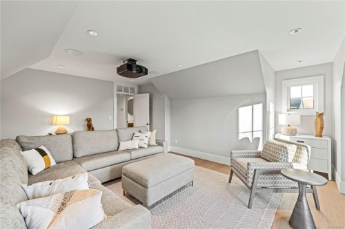 891 Bluffs Dr, Qualicum Beach, BC 