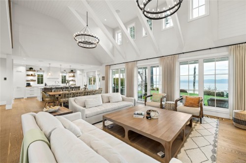 891 Bluffs Dr, Qualicum Beach, BC 