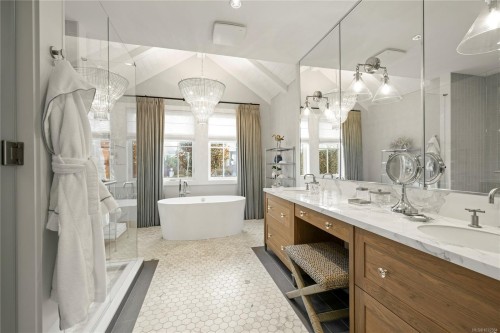 891 Bluffs Dr, Qualicum Beach, BC 