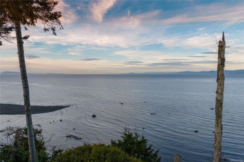 891 Bluffs Dr, Qualicum Beach, BC 