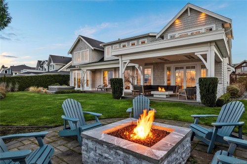 891 Bluffs Dr, Qualicum Beach, BC 