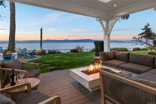 891 Bluffs Dr, Qualicum Beach, BC 