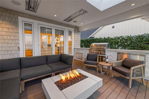 891 Bluffs Dr, Qualicum Beach, BC 