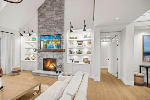 891 Bluffs Dr, Qualicum Beach, BC 