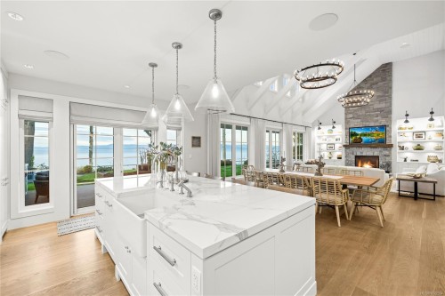 891 Bluffs Dr, Qualicum Beach, BC 