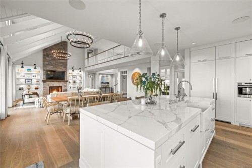 891 Bluffs Dr, Qualicum Beach, BC 