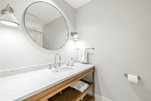 891 Bluffs Dr, Qualicum Beach, BC 