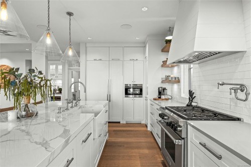 891 Bluffs Dr, Qualicum Beach, BC 