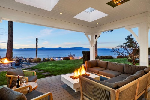 891 Bluffs Dr, Qualicum Beach, BC 