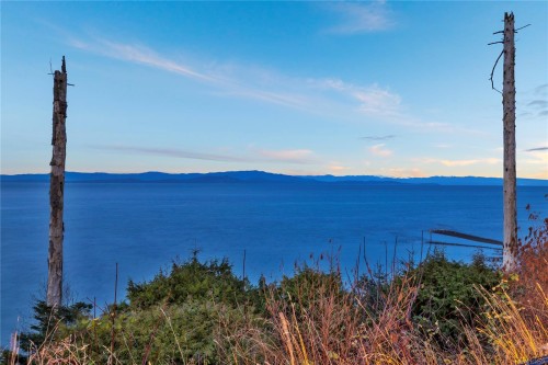 891 Bluffs Dr, Qualicum Beach, BC 