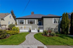 2551 Florence St Oak Bay, BC V8R 5E7