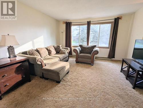 23 Valley Road, Cavan Monaghan (Cavan Twp), ON - Indoor Photo Showing Living Room