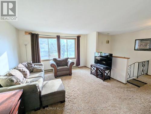 23 Valley Road, Cavan Monaghan (Cavan Twp), ON - Indoor Photo Showing Living Room
