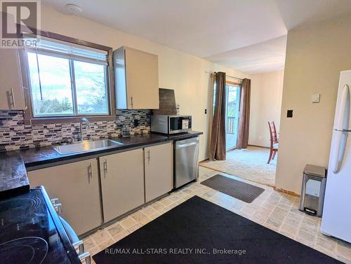 23 Valley Road, Cavan Monaghan (Cavan Twp), ON - Indoor Photo Showing Kitchen