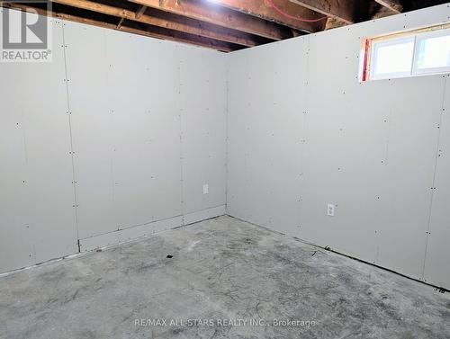 23 Valley Road, Cavan Monaghan (Cavan Twp), ON - Indoor Photo Showing Garage