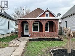 1046 LILLIAN Windsor, ON N9A 1V7