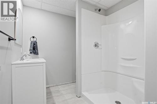 842 Stensrud Road, Saskatoon, SK - Indoor Photo Showing Bathroom