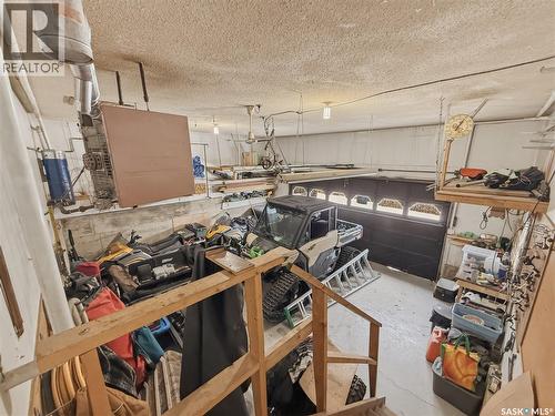 525 6Th Avenue Nw, Swift Current, SK - Indoor Photo Showing Other Room