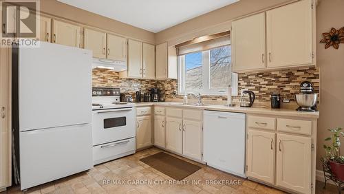 14 - 178 Scott Street, St. Catharines (Fairview), ON - Indoor Photo Showing Kitchen With Double Sink