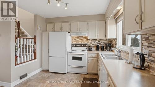 14 - 178 Scott Street, St. Catharines (Fairview), ON - Indoor Photo Showing Kitchen With Double Sink