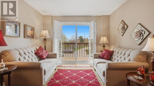 14 - 178 Scott Street, St. Catharines (Fairview), ON - Indoor Photo Showing Living Room