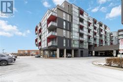 D422 - 5220 DUNDAS STREET  Burlington, ON L7L 0J4