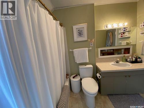 216 Second Avenue N, Yorkton, SK - Indoor Photo Showing Bathroom