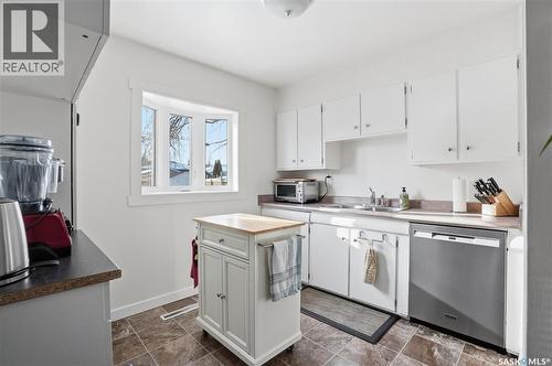 2230 William Avenue, Saskatoon, SK - Indoor Photo Showing Kitchen With Double Sink