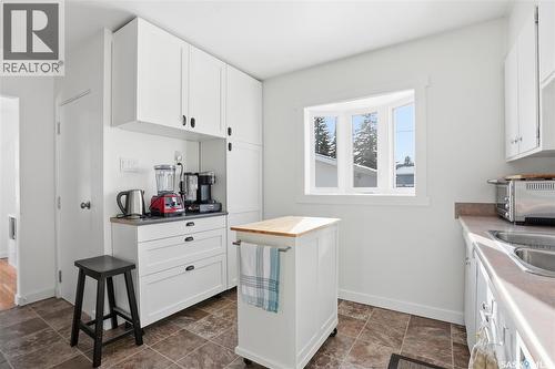 2230 William Avenue, Saskatoon, SK - Indoor Photo Showing Kitchen With Double Sink