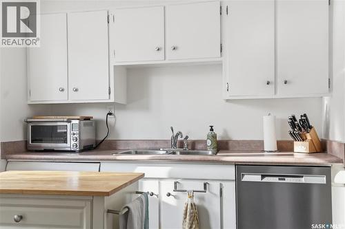 2230 William Avenue, Saskatoon, SK - Indoor Photo Showing Kitchen With Double Sink