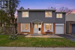 8 CHUDLEIGH STREET Hamilton, ON L9H 7E4