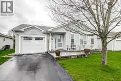 126 GLENARIFF Drive Freelton, ON L8B 1A5