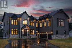 17 CONNOR DRIVE  Whitchurch-Stouffville, ON L4A 2Z1