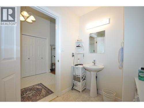 10 11 Eagle Crescent, Williams Lake, BC - Indoor Photo Showing Bathroom
