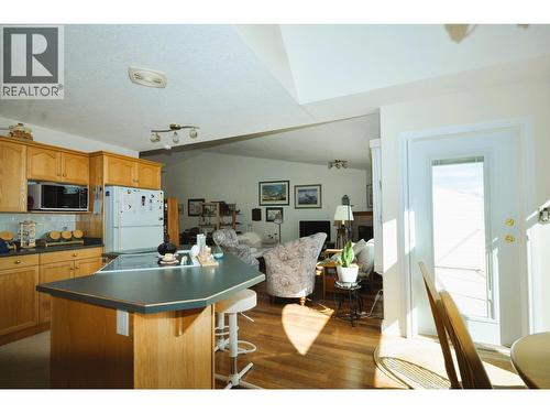 10 11 Eagle Crescent, Williams Lake, BC - Indoor Photo Showing Kitchen