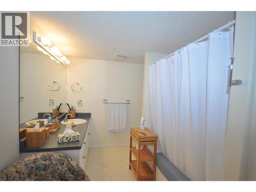10 11 Eagle Crescent, Williams Lake, BC - Indoor Photo Showing Bathroom