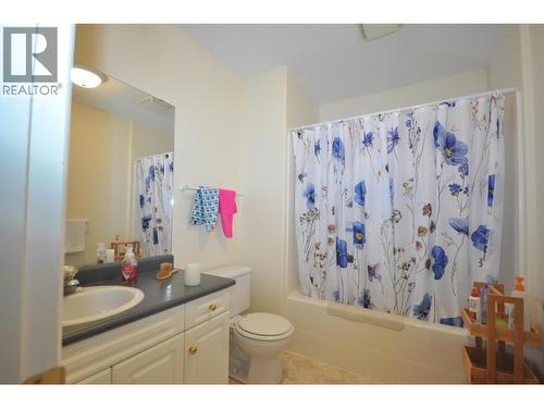 10 11 Eagle Crescent, Williams Lake, BC - Indoor Photo Showing Bathroom