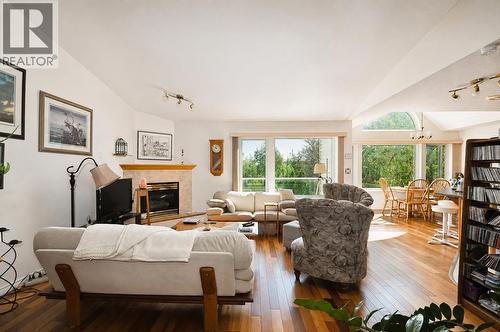 10 11 Eagle Crescent, Williams Lake, BC - Indoor Photo Showing Living Room With Fireplace