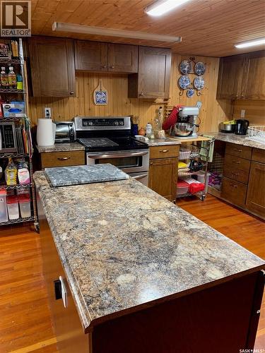 222 1St Avenue, Glaslyn, SK - Indoor Photo Showing Kitchen