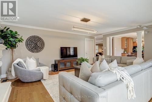 1166 Geran Crescent, Mississauga, ON - Indoor Photo Showing Living Room