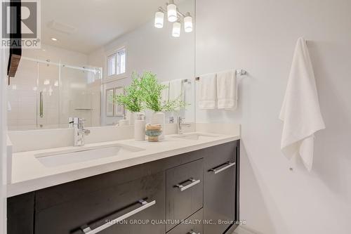 Family Bathroom - 2nd Floor - 1166 Geran Crescent, Mississauga, ON - Indoor Photo Showing Bathroom