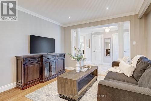 Crown Moulding - 1166 Geran Crescent, Mississauga, ON - Indoor Photo Showing Living Room