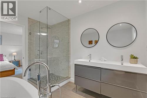 1471 Pickwick Drive, Mississauga, ON - Indoor Photo Showing Bathroom