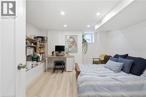 309 Mary Street, Hamilton, ON - Indoor Photo Showing Bedroom